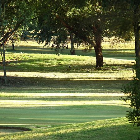 Cobram Barooga Golf Resort Oda fotoğraf
